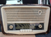 Radijo delujoc retro iz 75 let Ugodno poklicite.