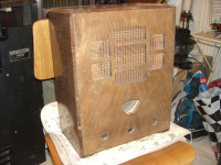 radio - prazna kišta