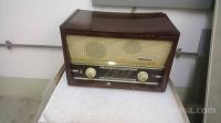 stari radio z gramofonskim priklopom plosce
