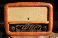 Starinski radio Minerva 517 U