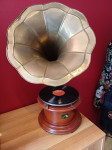 Vintage Gramofon s trobljo
