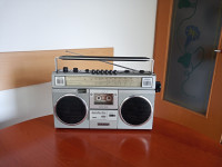 Radio kasetofon kasetar kasetnik radiokasetofon