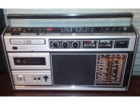 Radiokasetofon GRUNDIG C6200 Automatic,1978 -deluje, gumbi izskakujejo