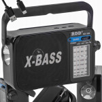 Retro prenosni FM radio LED X-BASS USB črn