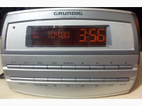 Radio-ura Grundig Sonoclock 54 s projektorjem - brezhibna