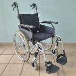 Lahek invalidski voziček Freetec, z dodatnima zavorama