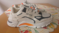 Številka 39.Unisex športni čevlji.Udobna obutev za ženske in moške.