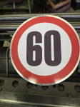 znak omejitev hitrosti 60