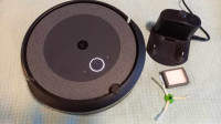 Robotski sesalnik iRobot Roomba i3