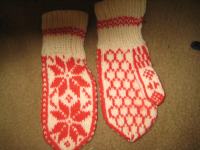 Rokavice z rdečim vzorcem-pletene iz prave volne, vel4-6let