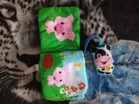 knjiga iz blaga z ropotuljico