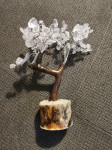 Drevo s kristali kamene strele