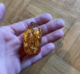 Jantar, obesek, naravni fosil, vintage obesek