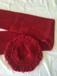 Komplet pletenega šala in kape (beretke) v rdeče barvi