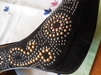 NOVE ČRNE PETKE Z ZLATO SREBRNIMI NETKI 39