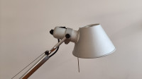 Designerska namizna svetilka Tolomeo Artemide