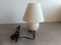 Namizna/nočna lučka + 2x žarnica E14 + kabel s stikalom in senčnik