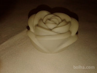 ROMANTIČNA MINI LUČKA V OBLIKI ROŽE