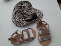 komplet sandali in kapica za sonce