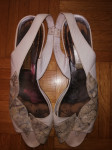 beli usnjeni sandali št. 39