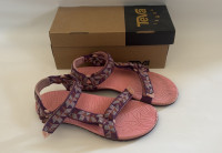 Teva sandali velikost 37