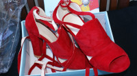 Usnjeni sandali rdeče barve vel.38