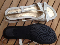 Ženski usnjeni sandali Geox št.40