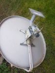 satelitska antena, cel komplet, krožnik z 3 glavami