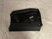 9112171 - PLOŠČA PROSTORA ZA NOGE SOPOTNIKA ČRNA BMW 7 F01 F02