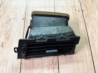 Prezračevalna rešetka levo – BMW E60/E61 (OEM 64226910732)