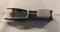 sredninska konzola AUDI A4 B8 A5 naslon usnje 8k0864981