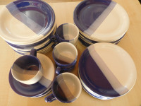 Krožniki in kavne skodelice, material keramika, modro beli motiv