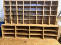 Regal z 52 policami 137x34x96 cm