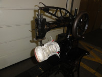 CILINDERCA ČEVLJARSKA MAŠINA ZA POPRAVILA USNJENIH IZDELKOV ČEVLJEV