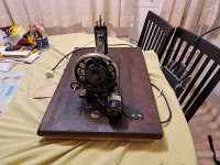 Starinski šivalni stroj - predelan na elektriko