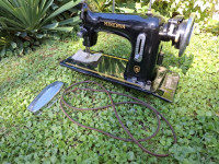 Prodam šivalni stroj MINERVA 122