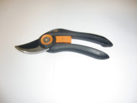 ROČNE ŠKARJE FISKARS P-32