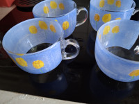 Steklena skleda in 4 skodelice