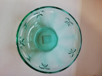 Steklena skleda zelene barve NOVA