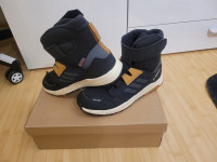 Škornji adidas št. 38 2/3