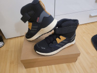 Škornji adidas št. 40