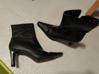 Prodam škornje črne barve, z visoko peto, št.37, cena 20€