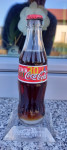 Coca Cola 30 let na Hrvaškem, 1998, original steklenica na podstavku