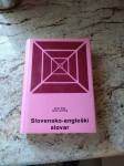 ugodno prodam malo rabljen Slovensko-angleski slovar