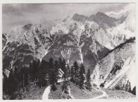 Erjavčeva koča na Vršiču Vršič - pogled na Špik