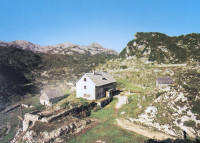 Koča po Bogatinom z žigi,neposlana kot nova.