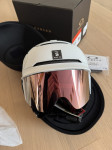 Nova smučarska čelada Oakley MOD7 S – bela, z očali, z etiketo