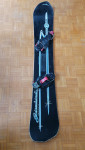 Snowboard F2 162 cm, vezi in čevlji Burton Freecurve 43