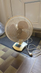 Samostoječi in namizni ventilator.