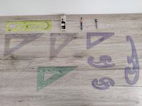 Različne šolske potrebščine: ravnila, šablone, mince za tehnične svinč